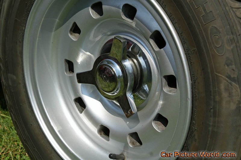 1967 Ferrari 330 GTC Wheel