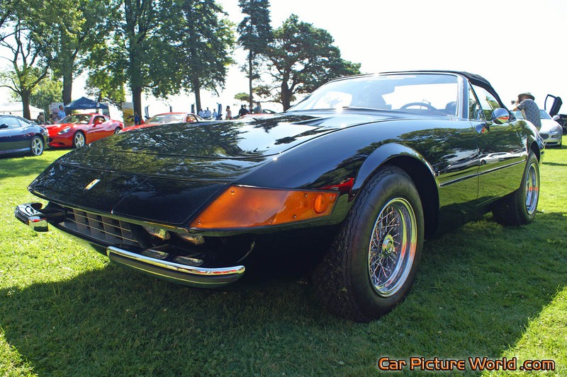 Ferrari 365 GTS 4 Front Left