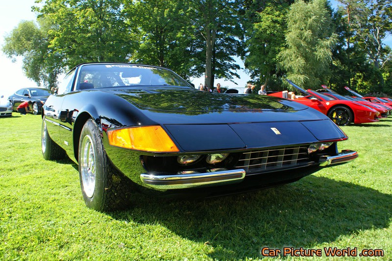 Ferrari 365 GTS 4 Front Right