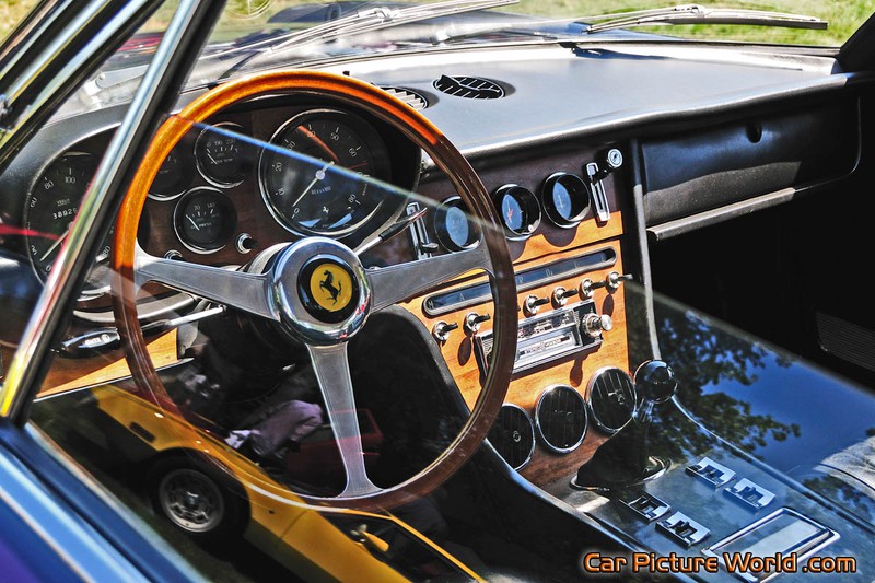 1968 365 GT 2+2 Dash