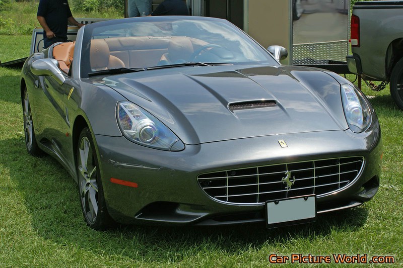 Gray Ferrari California Front Right