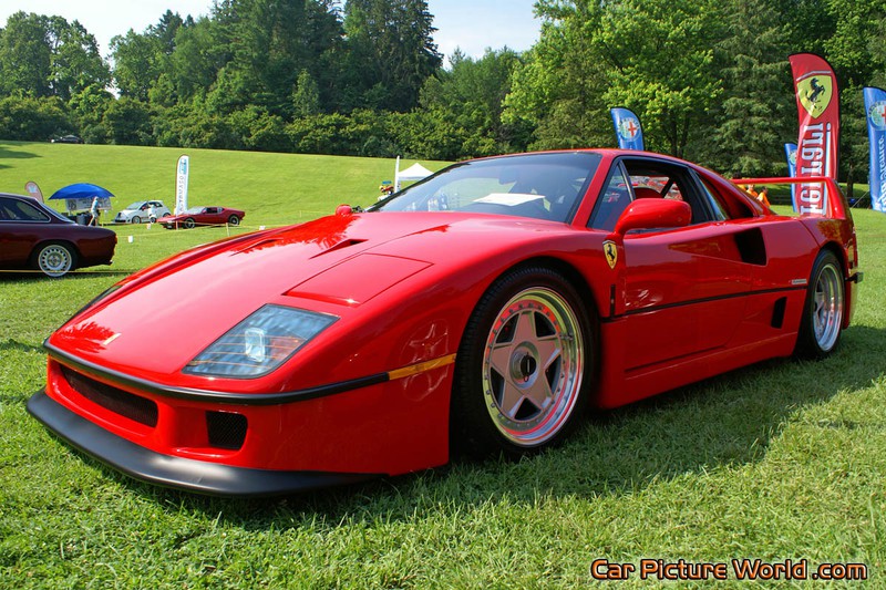 1991 Ferrari F40 Front Left