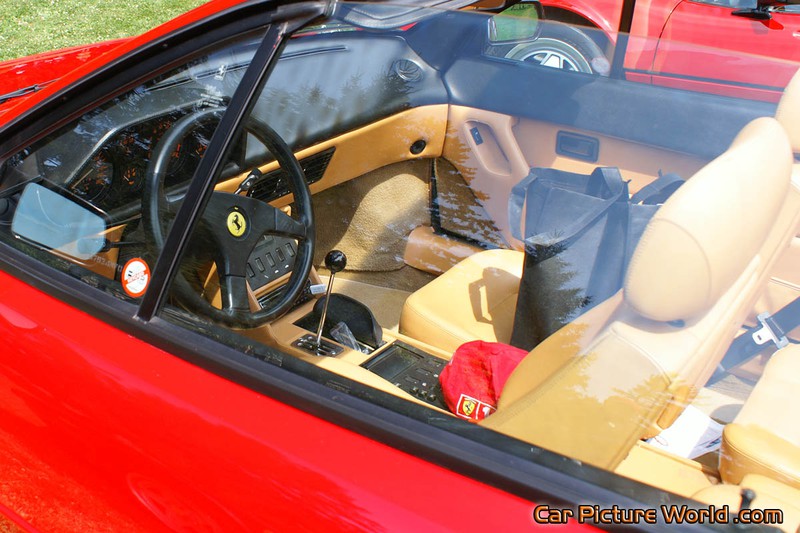 Ferrari Mondial T Cabriolet Interior