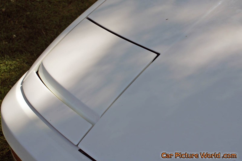 White Ferrari Testarossa Hidden Headlight