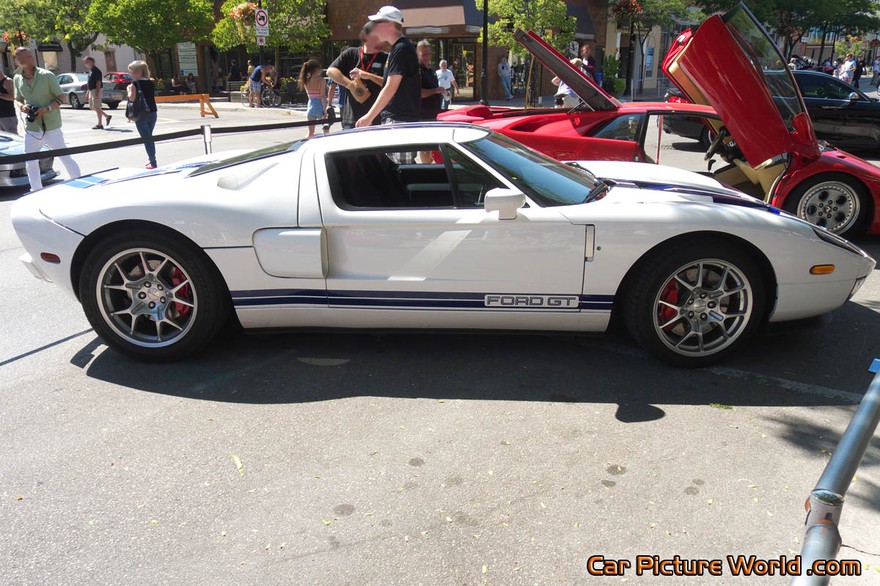 Picture of a Ford GT
