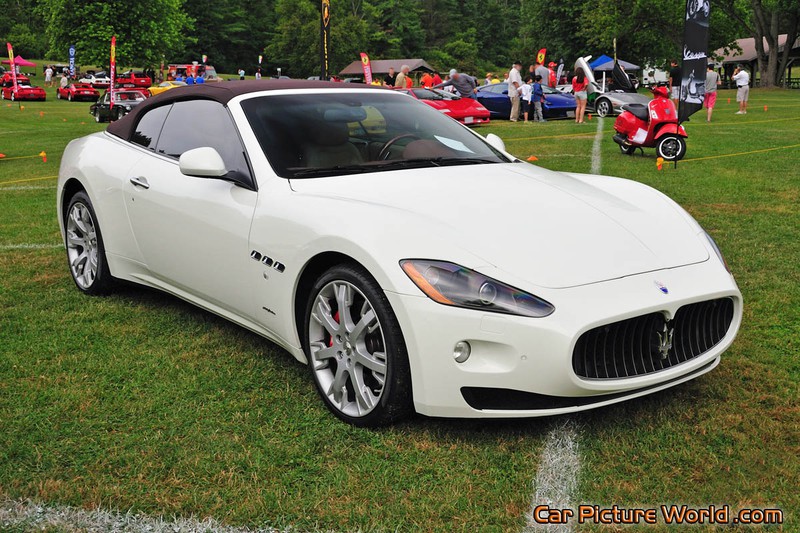 2011 GranTurismo S Convertible Front Right