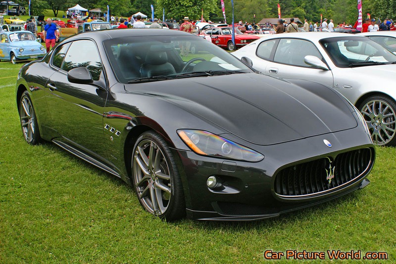2012 GranTurismo Front Right
