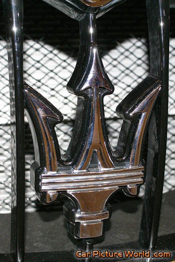 2014 Quattroporte S Q4 Grill Emblem