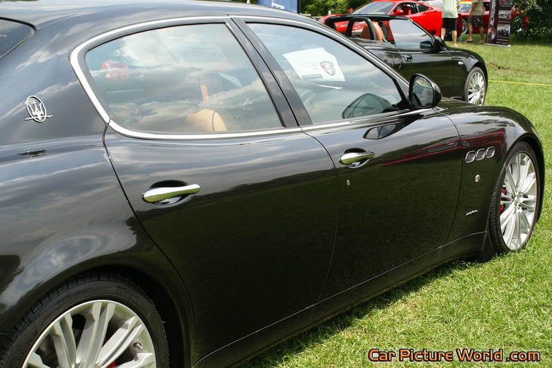 2011 Maserati Quattroporte Right Side