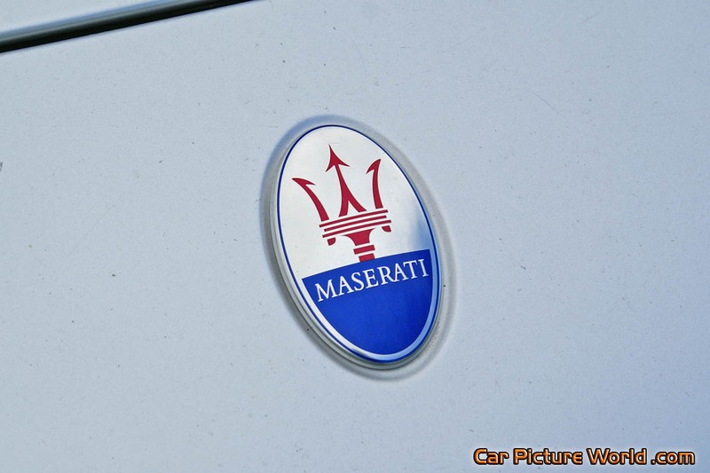 Maserati Quattroporte Front Crest