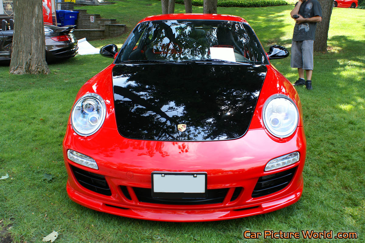 2012 Porsche 911 GTS Front